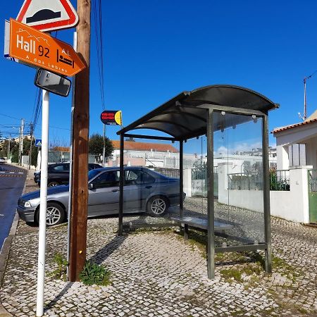 Hall 92 Quartos Com Wc Em Moradia Com Piscina A-Das-Lebres Loures Esterno foto