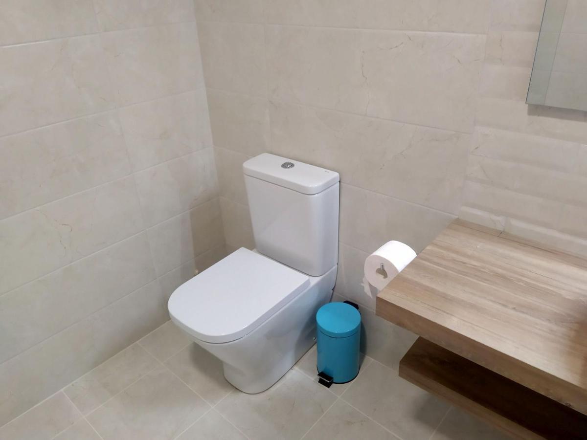 Hall 92 Quartos Com Wc Em Moradia Com Piscina A-Das-Lebres Loures Esterno foto