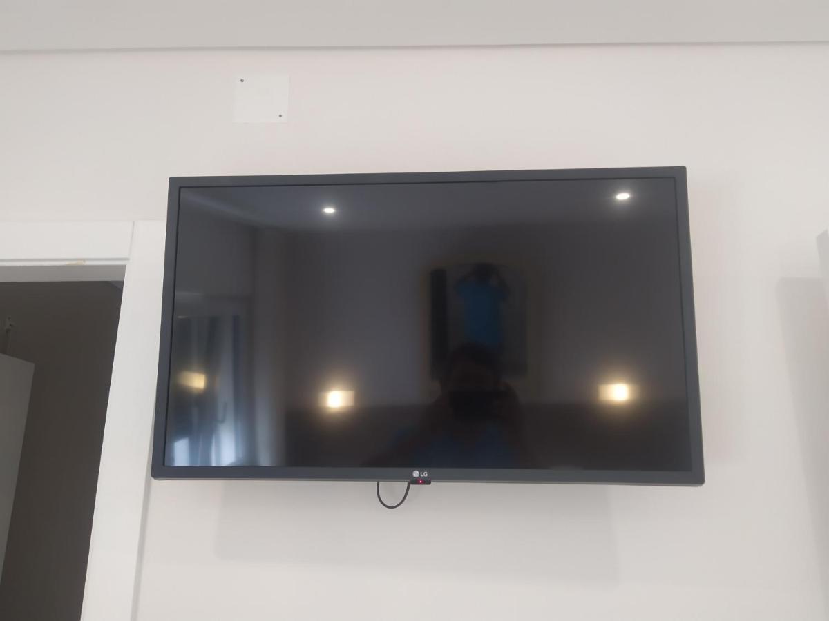 Hall 92 Quartos Com Wc Em Moradia Com Piscina A-Das-Lebres Loures Esterno foto