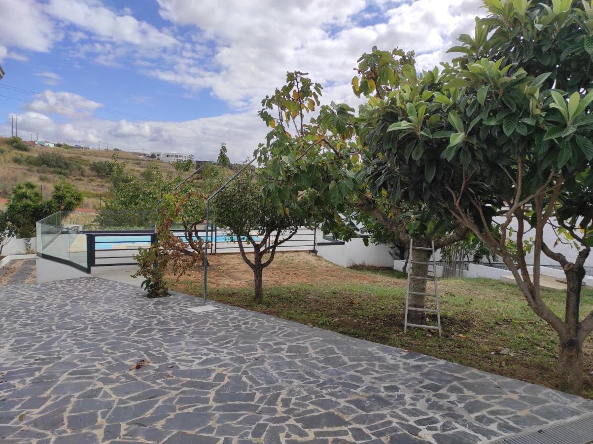 Hall 92 Quartos Com Wc Em Moradia Com Piscina A-Das-Lebres Loures Esterno foto