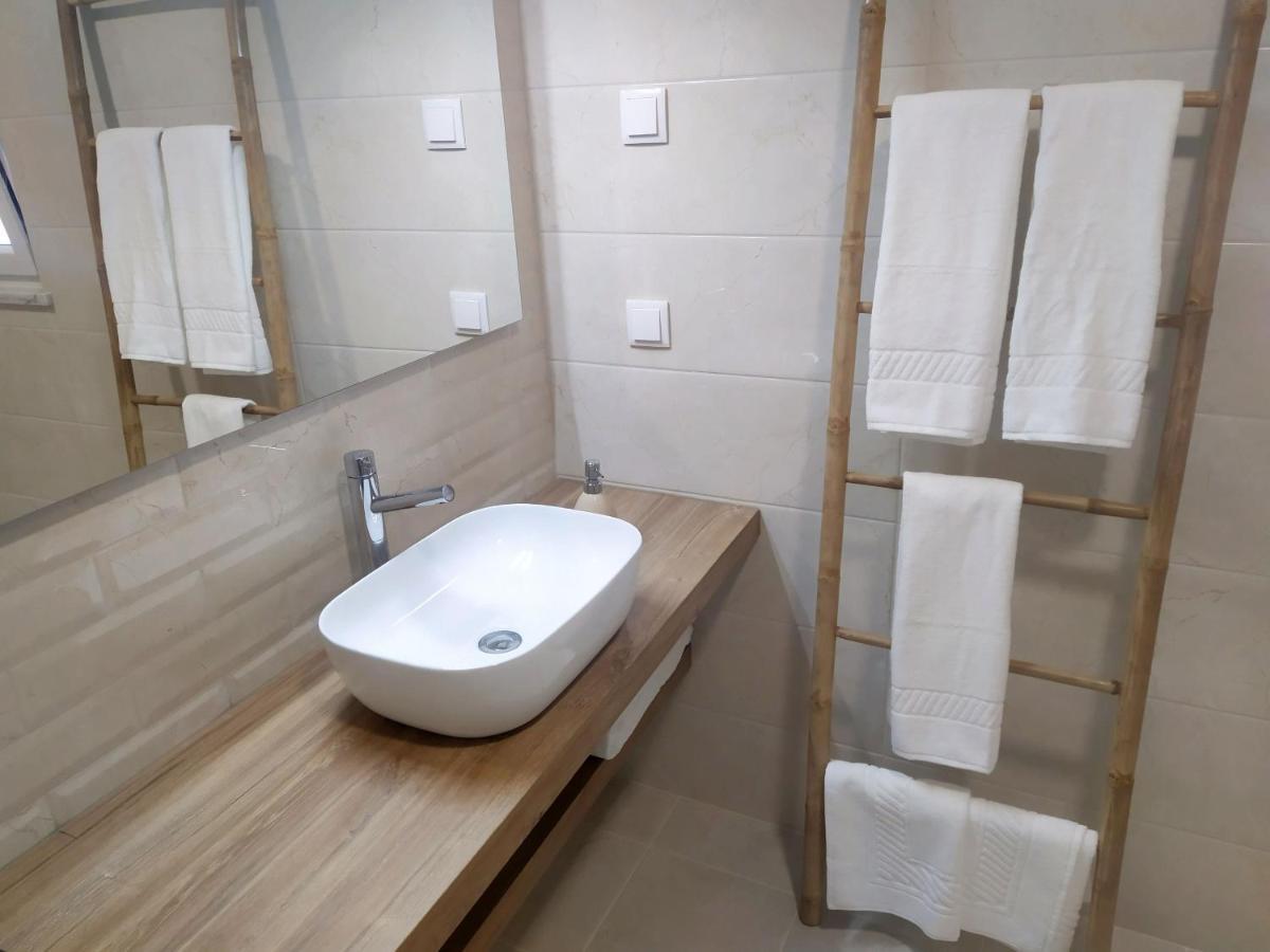 Hall 92 Quartos Com Wc Em Moradia Com Piscina A-Das-Lebres Loures Esterno foto