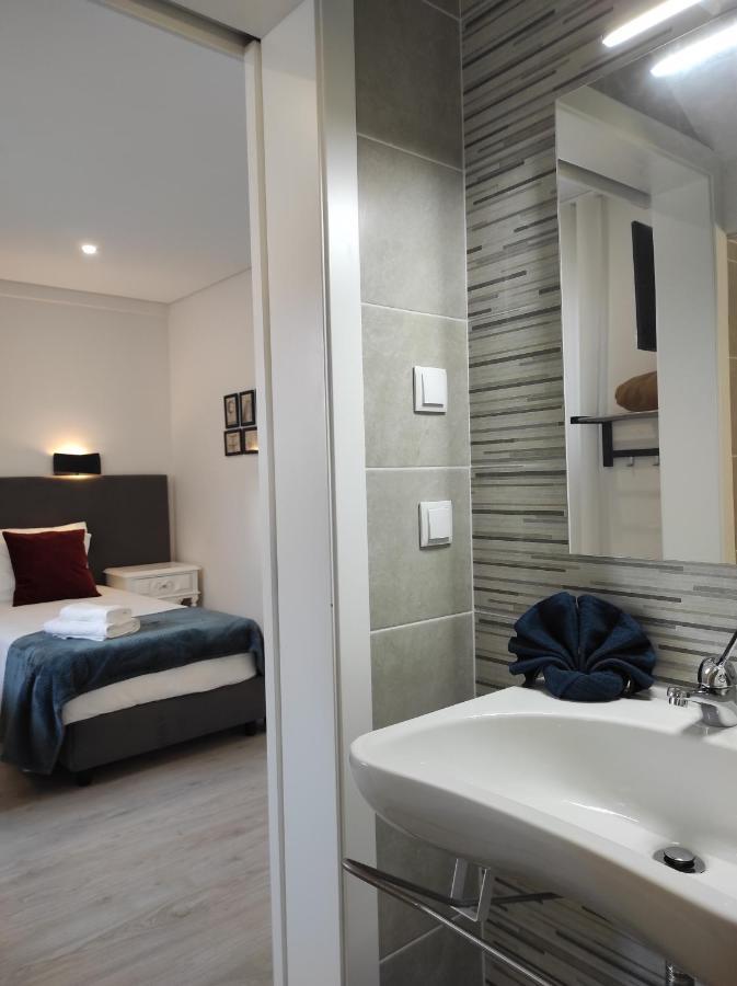 Hall 92 Quartos Com Wc Em Moradia Com Piscina A-Das-Lebres Loures Esterno foto