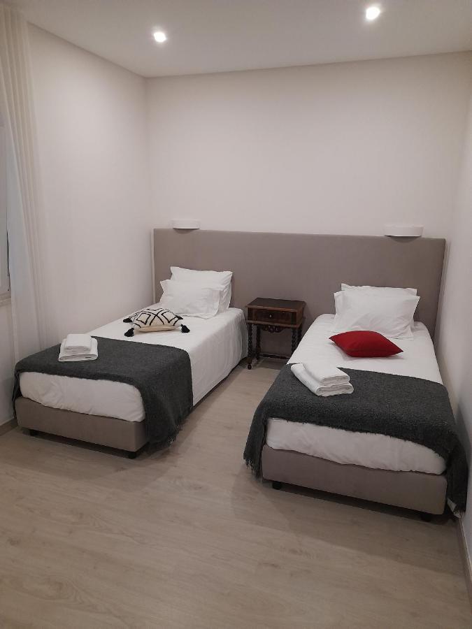 Hall 92 Quartos Com Wc Em Moradia Com Piscina A-Das-Lebres Loures Esterno foto