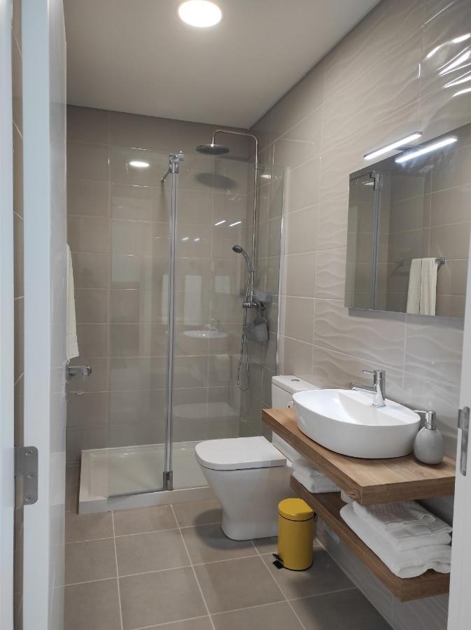 Hall 92 Quartos Com Wc Em Moradia Com Piscina A-Das-Lebres Loures Esterno foto