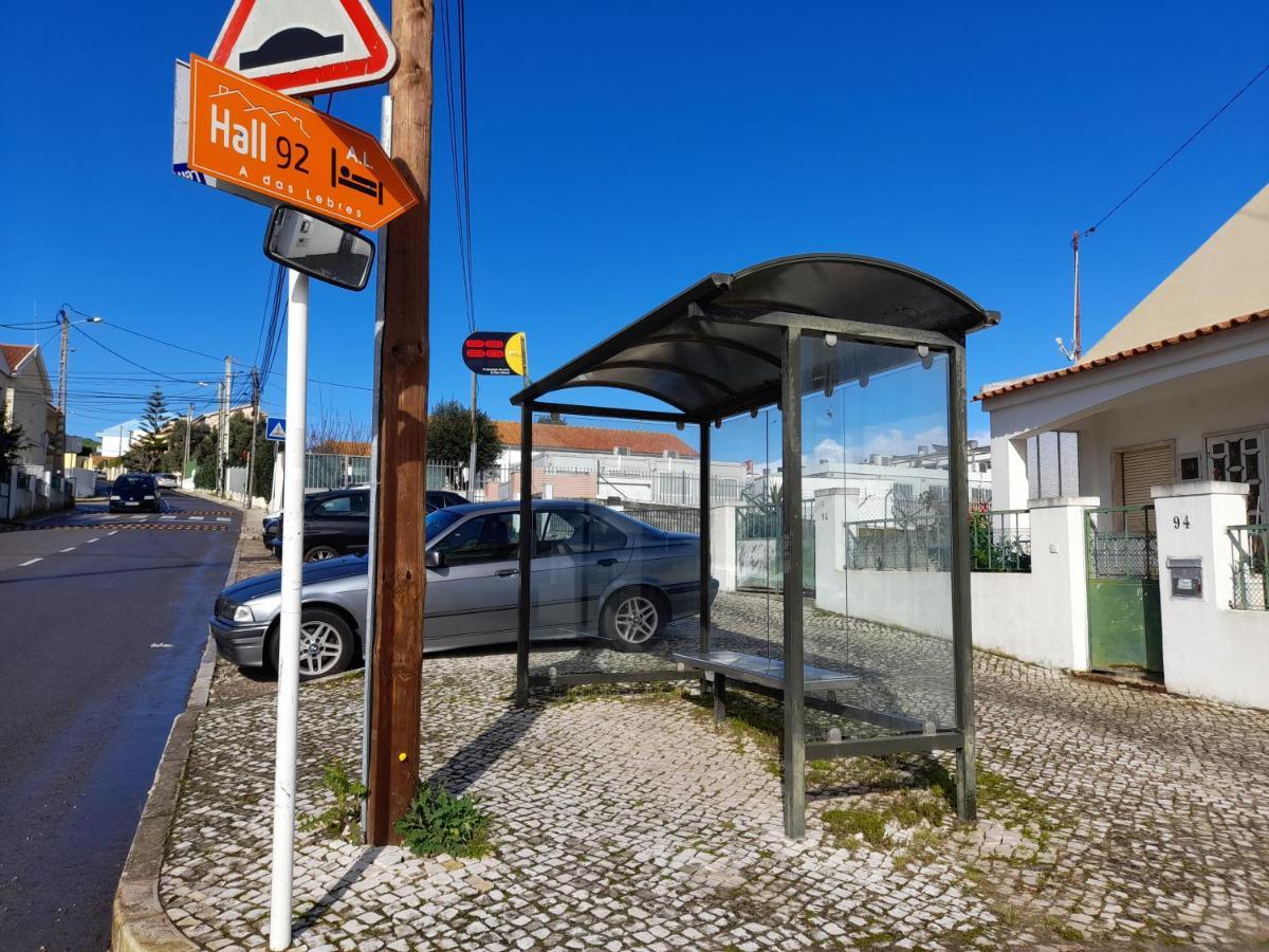 Hall 92 Quartos Com Wc Em Moradia Com Piscina A-Das-Lebres Loures Esterno foto