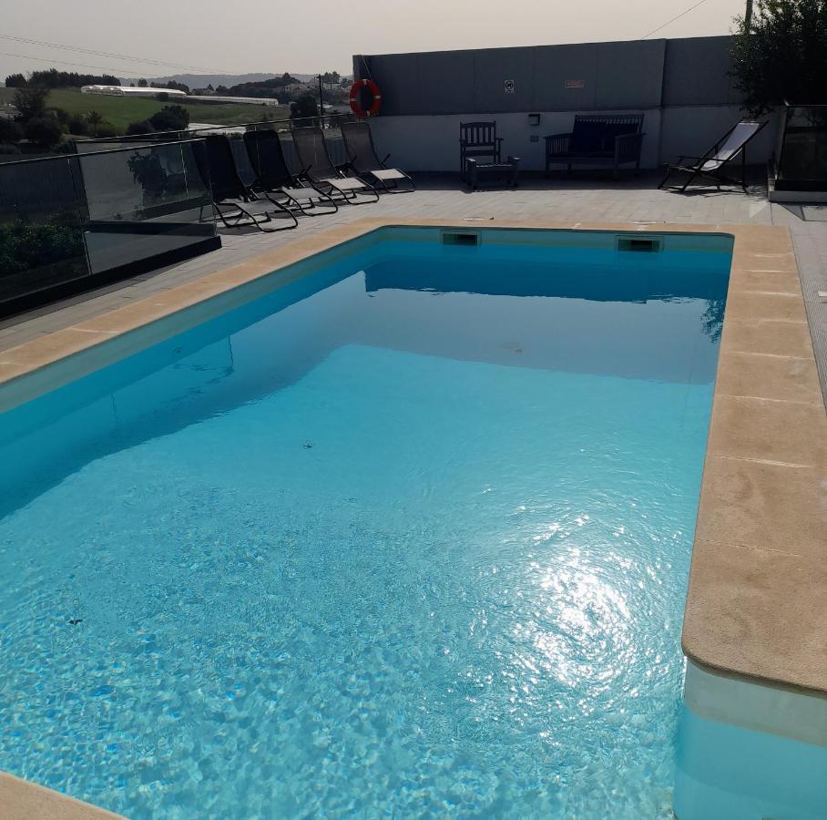 Hall 92 Quartos Com Wc Em Moradia Com Piscina A-Das-Lebres Loures Esterno foto