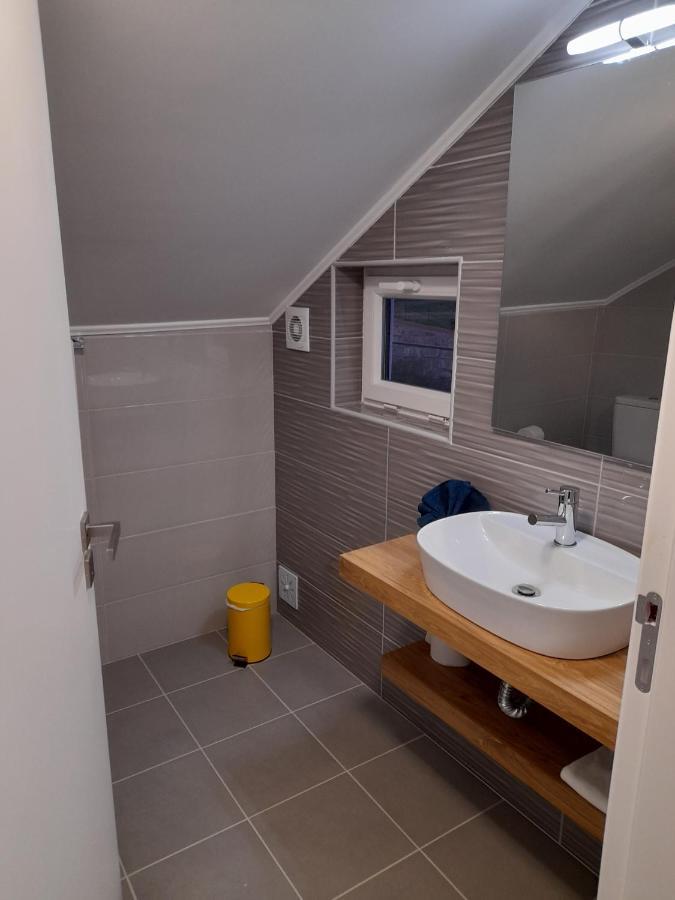 Hall 92 Quartos Com Wc Em Moradia Com Piscina A-Das-Lebres Loures Esterno foto