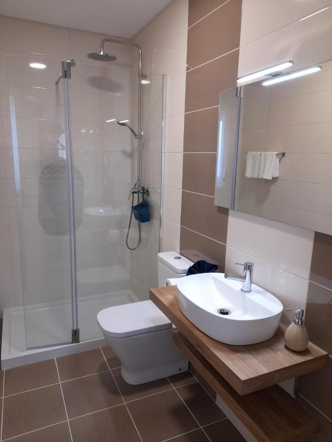Hall 92 Quartos Com Wc Em Moradia Com Piscina A-Das-Lebres Loures Esterno foto